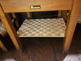 椅子下荷物置き画像